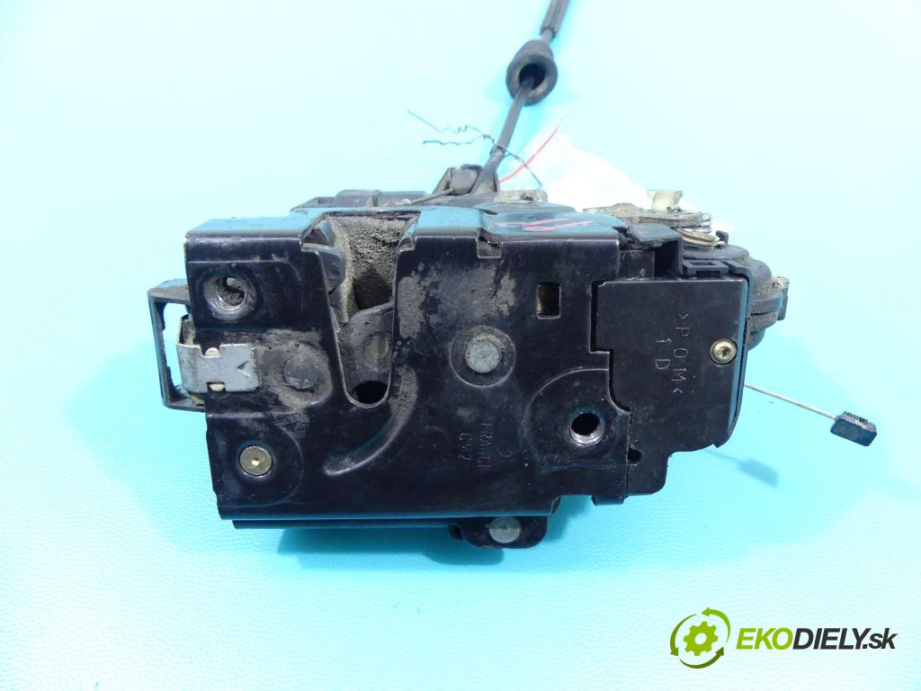 Vw Golf IV 1997-2003 1.4 16v 75 hp manual 55 kW 1390 cm3 5- zámek přední pravý