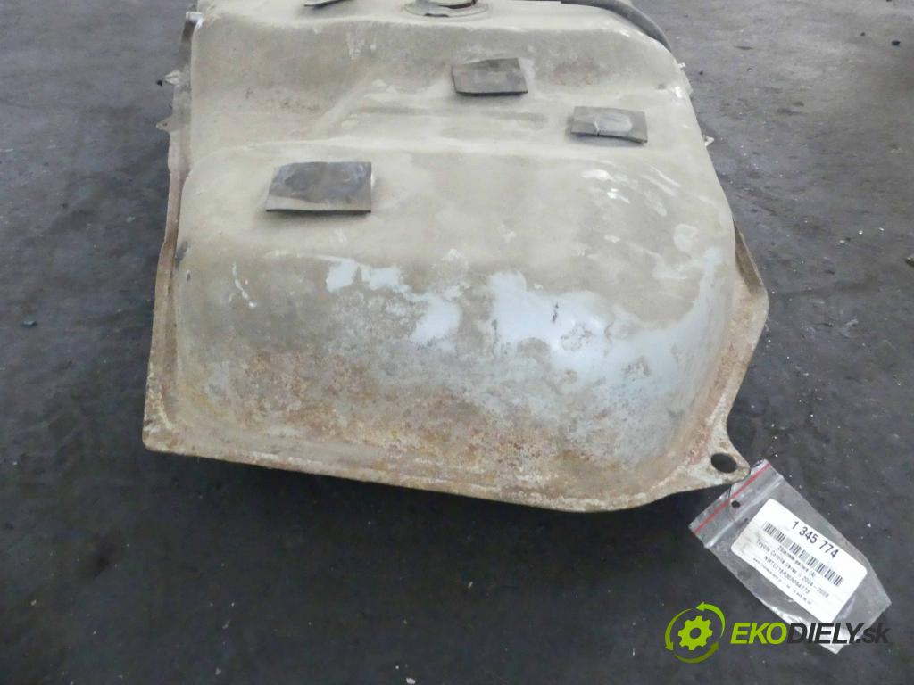 Toyota Corolla Verso II 2004-2009 2.0 D4D 116 hp manual 85 kW 1995 cm3 5- Nádrž: paliva  (Nádrže)