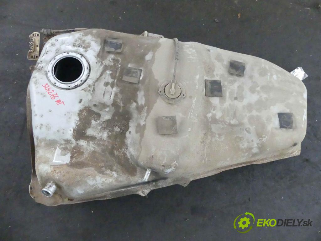 Toyota Corolla Verso II 2004-2009 2.0 D4D 116 hp manual 85 kW 1995 cm3 5- Nádrž: paliva  (Nádrže)