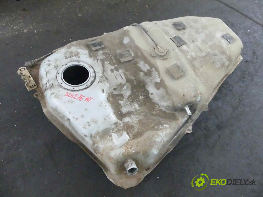 Toyota Corolla Verso II 2004-2009 2.0 D4D 116 hp manual 85 kW 1995 cm3 5- Nádrž: paliva  (Nádrže)