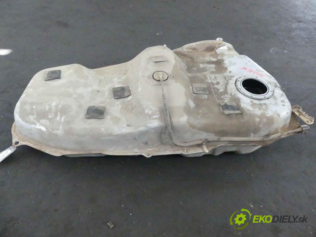 Toyota Corolla Verso II 2004-2009 2.0 D4D 116 hp manual 85 kW 1995 cm3 5- Nádrž: paliva  (Nádrže)