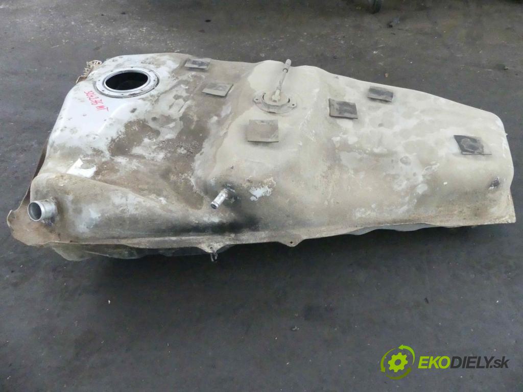 Toyota Corolla Verso II 2004-2009 2.0 D4D 116 hp manual 85 kW 1995 cm3 5- Nádrž: paliva  (Nádrže)