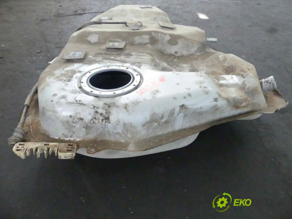 Toyota Corolla Verso II 2004-2009 2.0 D4D 116 hp manual 85 kW 1995 cm3 5- Nádrž: paliva  (Nádrže)