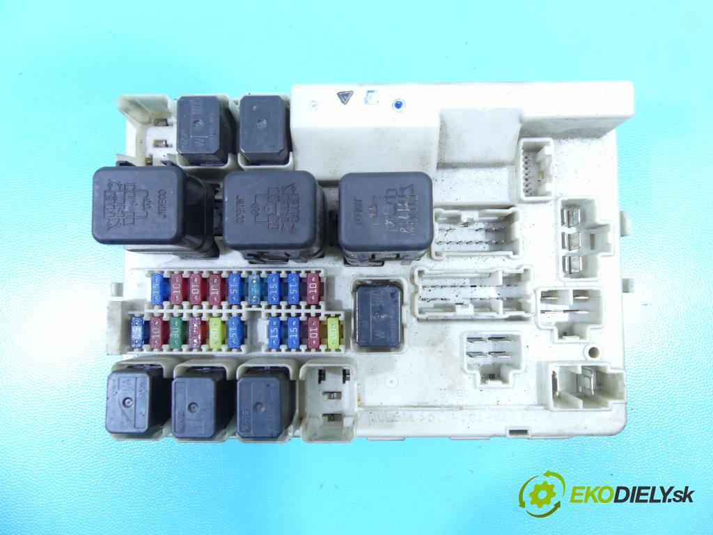 Nissan Murano Z50 2003-2008 3.5 V6 241KM automatic 177 kW 3498 cm3 5- skříňka pojistková  (Pojistkové skříňky)