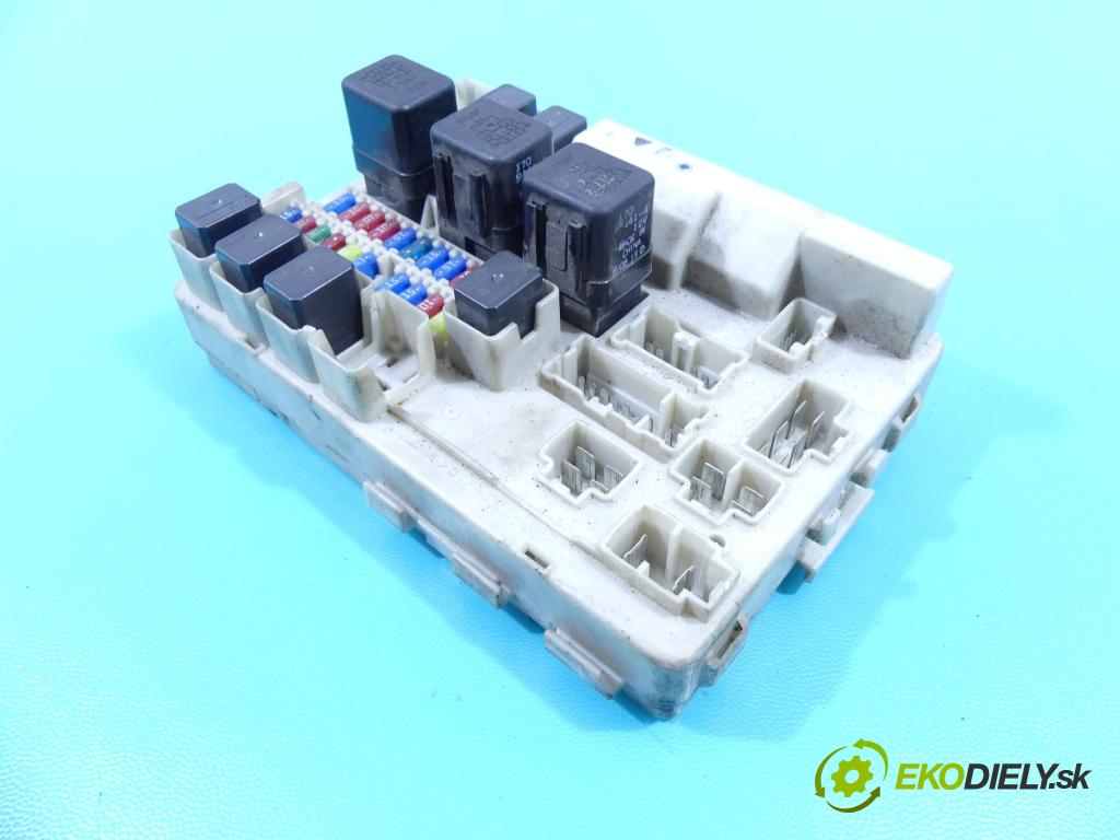 Nissan Murano Z50 2003-2008 3.5 V6 241KM automatic 177 kW 3498 cm3 5- skříňka pojistková  (Pojistkové skříňky)