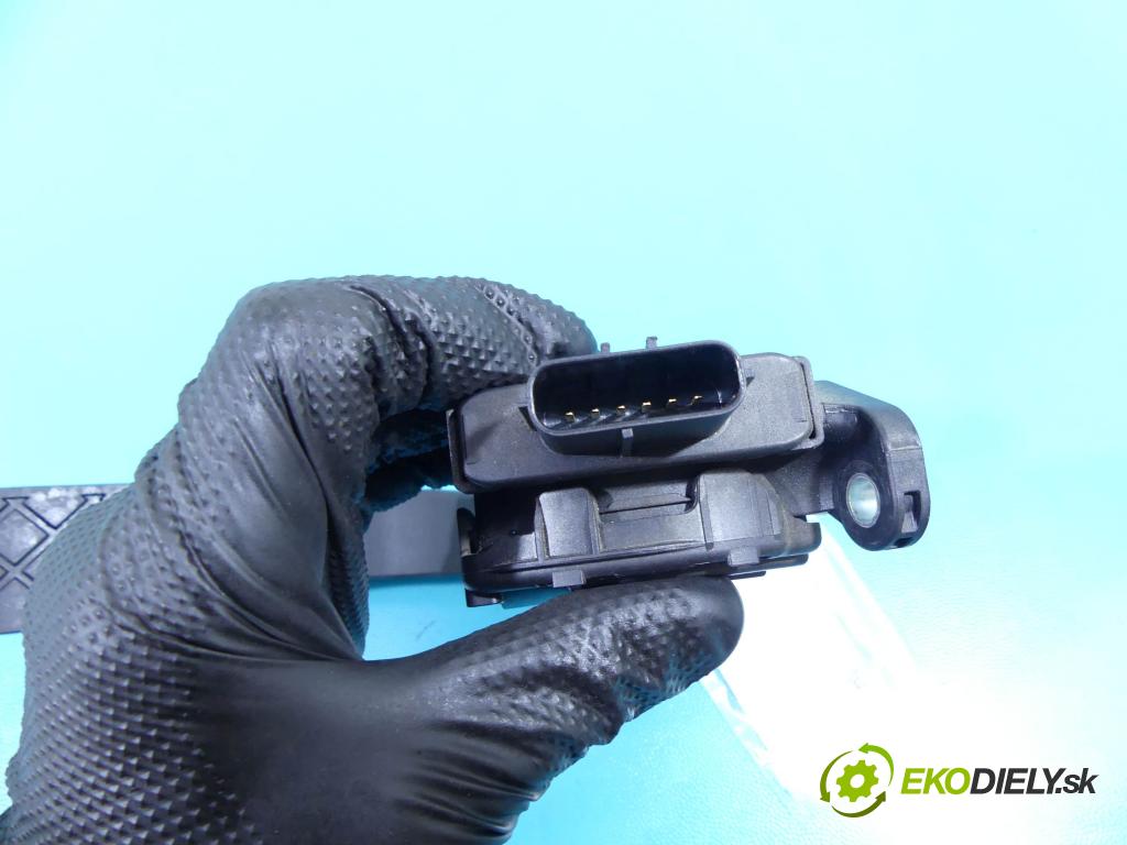 Audi A6 C6 2004-2011 3.0 V6 TFSI automatic 213 kW 2995 cm3 4- pedále 8K1723523 (Pedále)