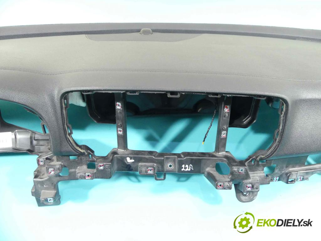 Kia Sportage IV 2015-2021 1.7 crdi 116 HP manual 85 kW 1685 cm3 5- kokpit,pristrojová doska rozdeľovacia