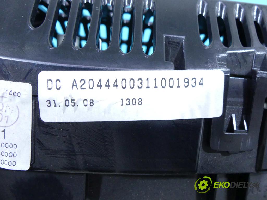 Mercedes C W204 2007-2014 2,2.0 CDI 170 HP automatic 125 kW 2148 cm3 4- prístrojovka/ budíky A2044400311 (Prístrojové dosky, displeje)