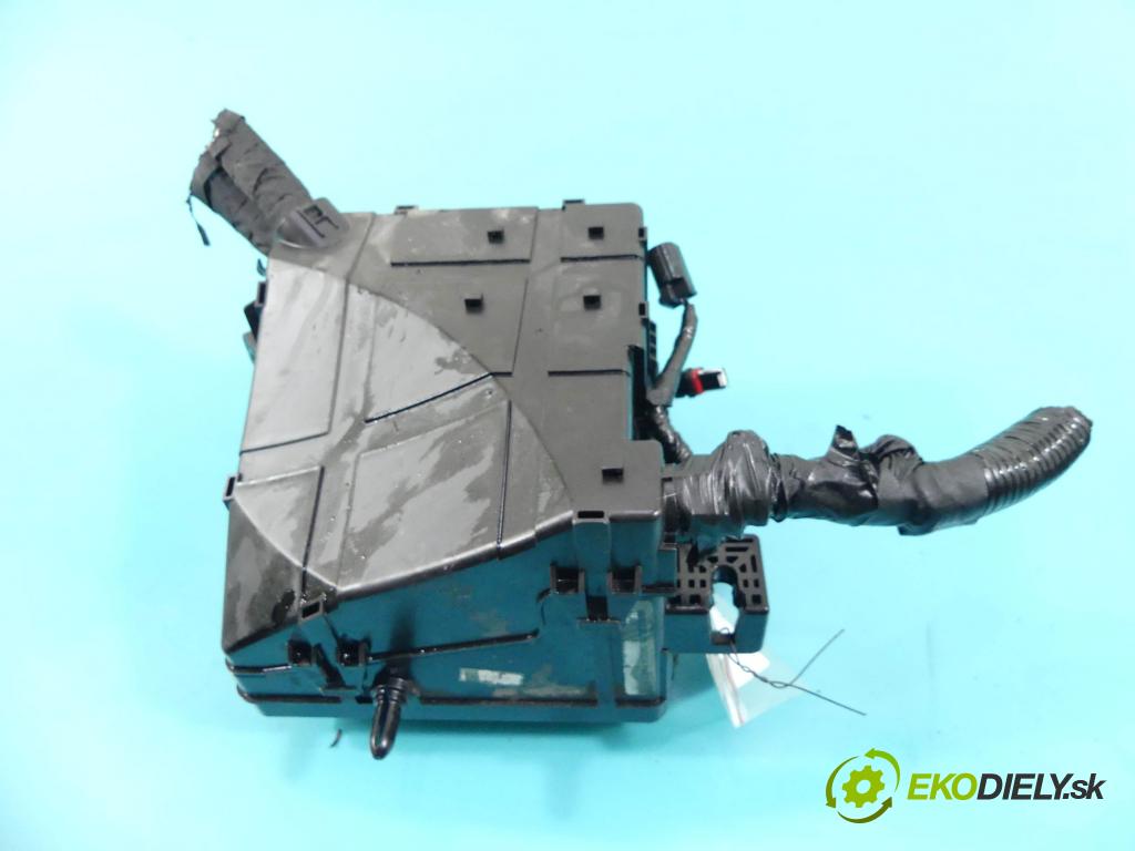 Kia Sportage IV 2015-2021 1.7 crdi 116 hp manual 85 kW 1685 cm3 5- skříňka pojistková 91950-D9BA0 (Pojistkové skříňky)