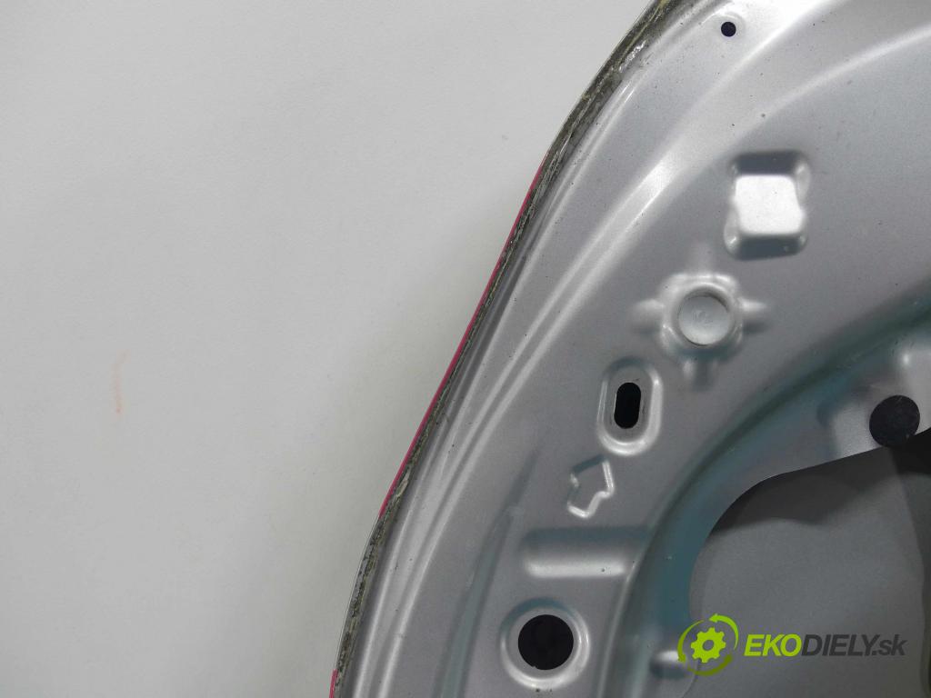 Toyota Verso 2009-2018 1.6 16V 132  HP manual 97 kW 1598 cm3 5- kapota predná