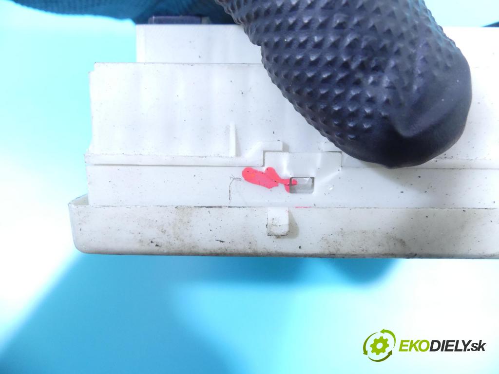 Nissan Micra K12 2003-2010 1.5 dci 65 hp manual 48 kW 1461 cm3 5- skříňka pojistková 284B7AX620 (Pojistkové skříňky)