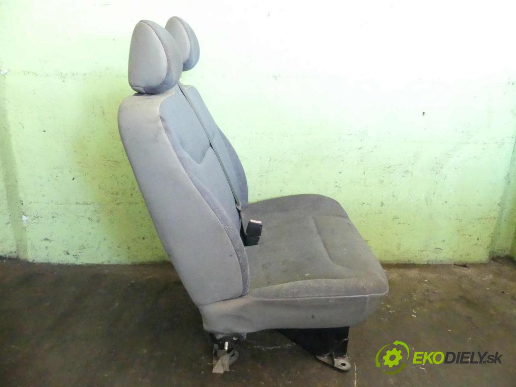 Nissan Primastar 2001-2014 1.9 dci 83 HP manual 61 kW 1870 cm3 5- Sedačka pravý  (Sedačky, sedadlá)