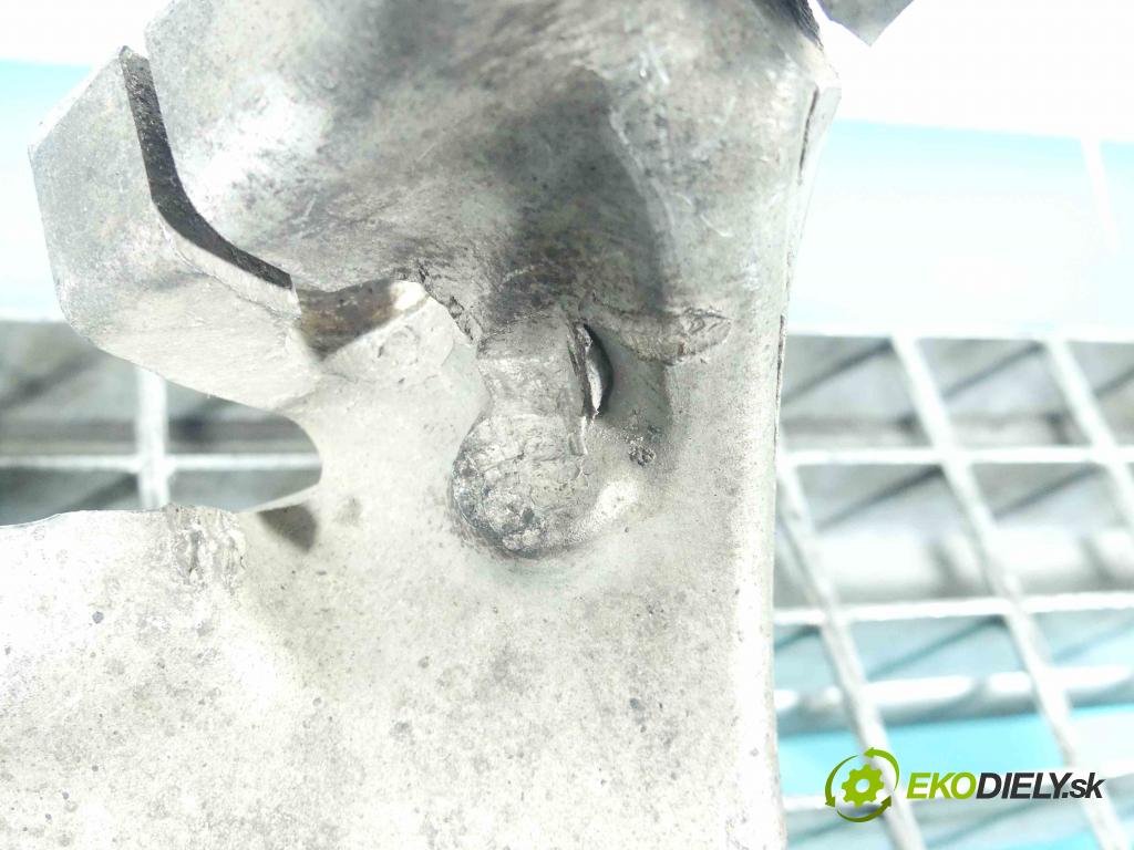 Audi A6 C6 2004-2011 3.0 V6 TFSI automatic 213 kW 2995 cm3 4- náboj pravé (Náboje)