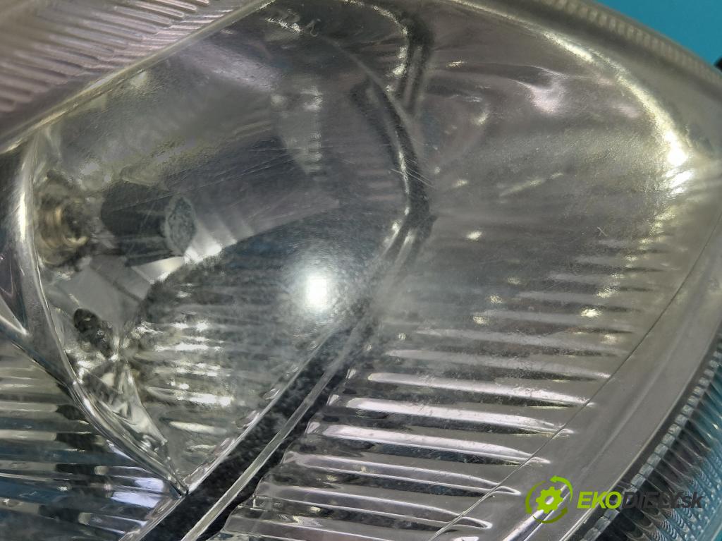 Citroen C3 I 2002-2009 1.4 73 HP manual 54 kW 1360 cm3 5- Reflektor: pravý 9647214180 (Pravé)