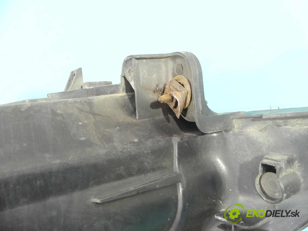 Citroen C3 I 2002-2009 1.4 73 HP manual 54 kW 1360 cm3 5- Reflektor: pravý 9647214180 (Pravé)