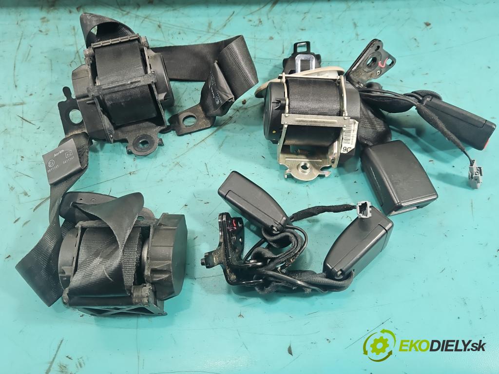 Renault Clio IV 2012-2020 1.5 dci 90 hp manual 66 kW 1461 cm3 5- Pohovka: zadní  (Sedadlo)