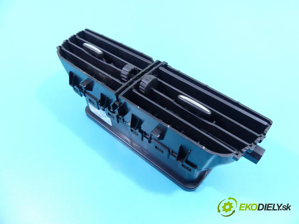 Renault Clio IV 2012-2020 1.5 dci 90 HP manual 66 kW 1461 cm3 5- Mřížka: kúrenia stredová 687504653R (Mriežky kúrenia (fukáre))