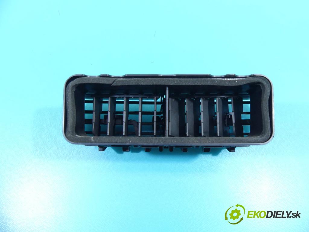 Renault Clio IV 2012-2020 1.5 dci 90 HP manual 66 kW 1461 cm3 5- Mřížka: kúrenia stredová 687504653R (Mriežky kúrenia (fukáre))