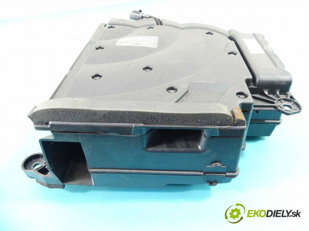 Mazda CX-9 2006-2015 3.7 V6 277KM: automatic 204 kW 3726 cm3 5- Subwoofer: TD1466960 (Audio zariadenia)