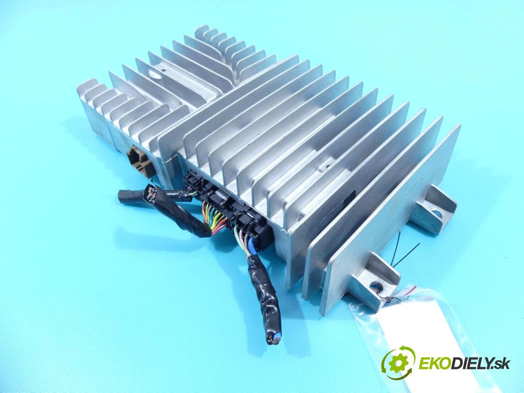 Mazda CX-9 2006-2015 3.7 V6 277KM: automatic 204 kW 3726 cm3 5- Zesilovač: TD1366920 (Zosilňovače)