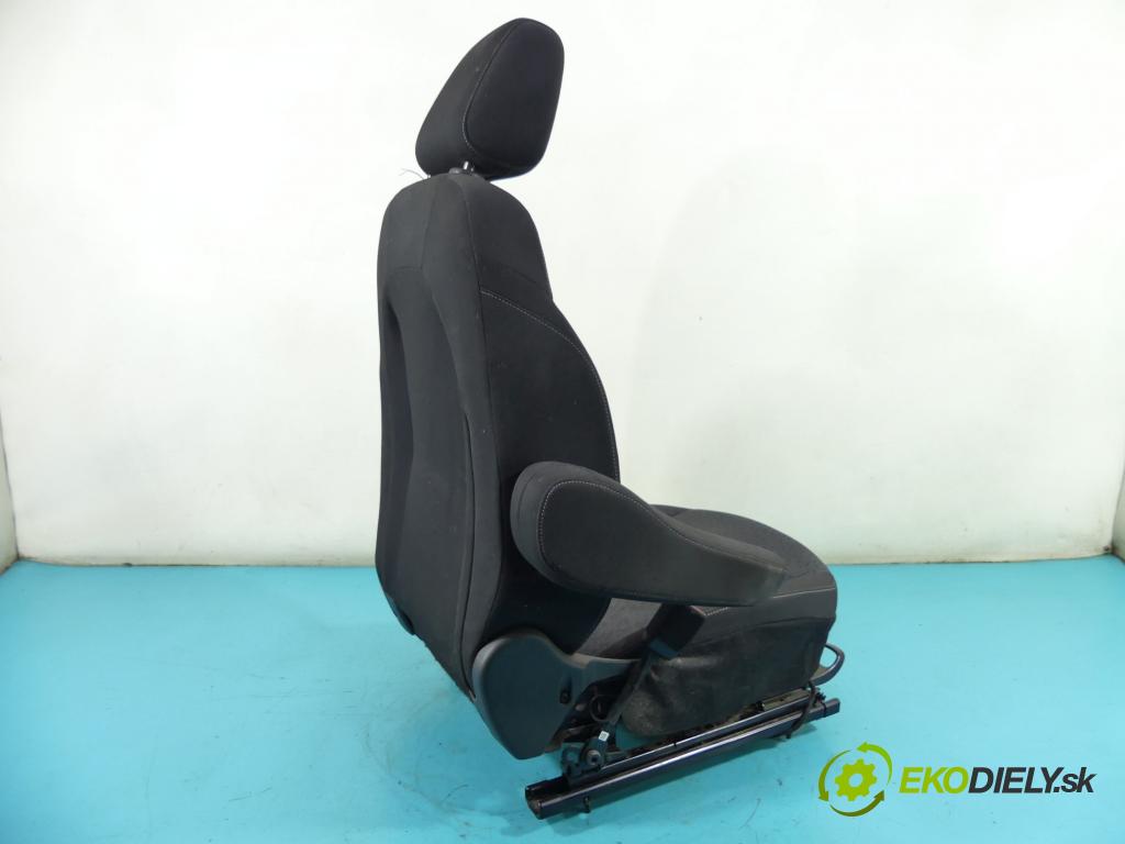 Opel Crossland 2017-2024 1.2 12V 83 HP manual 61 kW 1199 cm3 5- Sedačka ľavý  (Sedačky, sedadlá)