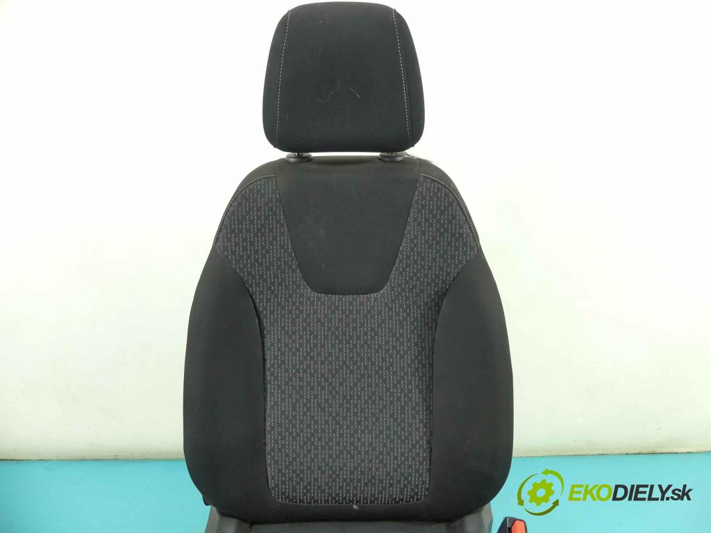 Opel Crossland 2017-2024 1.2 12V 83 HP manual 61 kW 1199 cm3 5- Sedačka pravý  (Sedačky, sedadlá)