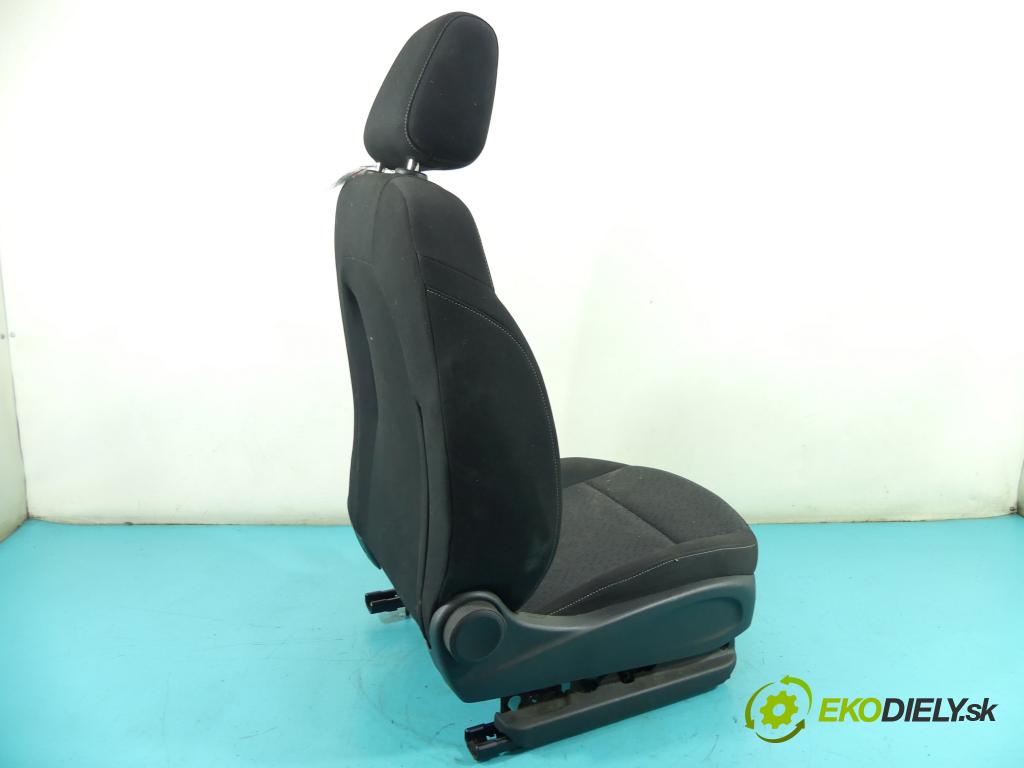 Opel Crossland 2017-2024 1.2 12V 83 HP manual 61 kW 1199 cm3 5- Sedačka pravý  (Sedačky, sedadlá)