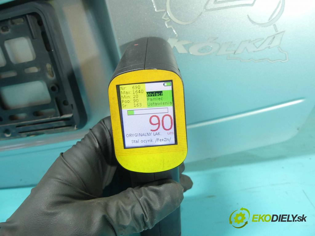 Audi A4 B5 1994-2001 1.6 101 hp manual 74 kW 1595 cm3 4- zadní kufrové dveře  (Zadní kapoty)