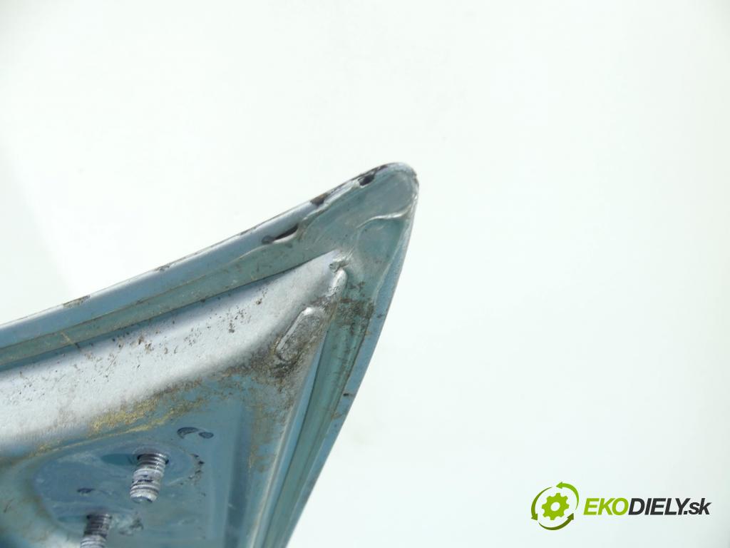 Audi A4 B5 1994-2001 1.6 101 hp manual 74 kW 1595 cm3 4- zadní kufrové dveře  (Zadní kapoty)