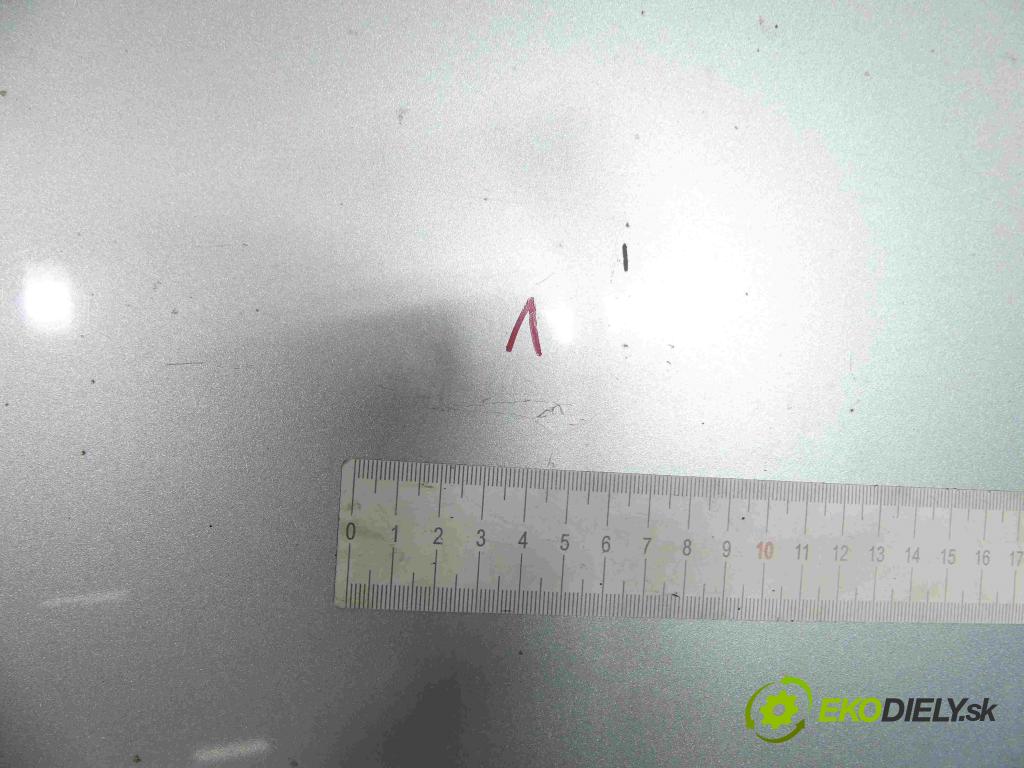 Audi A4 B5 1994-2001 1.6 101 hp manual 74 kW 1595 cm3 4- zadní kufrové dveře  (Zadní kapoty)