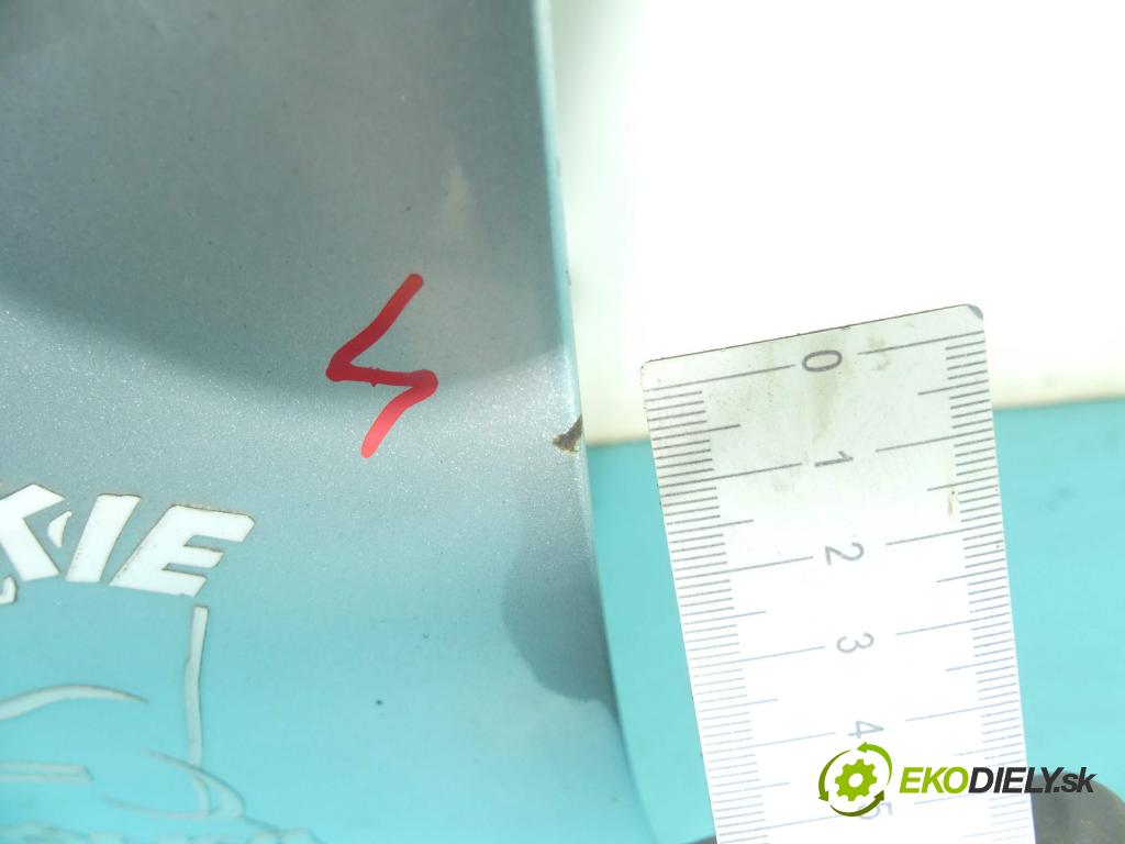 Audi A4 B5 1994-2001 1.6 101 hp manual 74 kW 1595 cm3 4- zadní kufrové dveře  (Zadní kapoty)