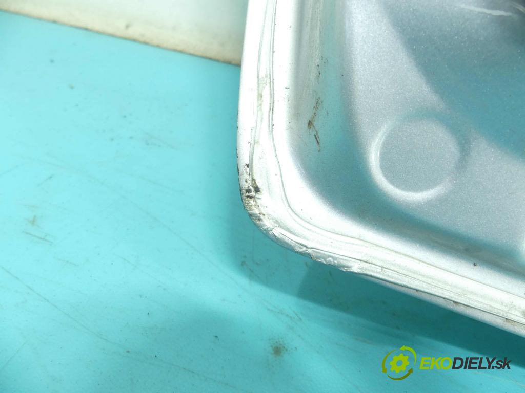 Audi A4 B5 1994-2001 1.6 101 hp manual 74 kW 1595 cm3 4- zadní kufrové dveře  (Zadní kapoty)