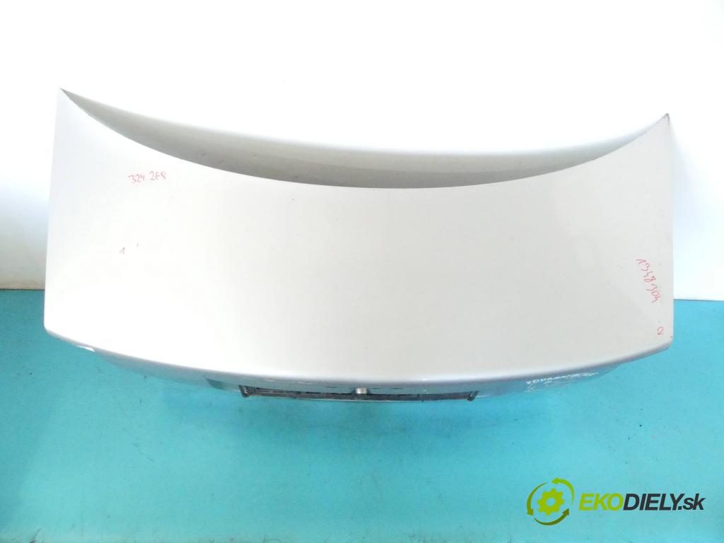 Audi A4 B5 1994-2001 1.6 101 hp manual 74 kW 1595 cm3 4- zadní kufrové dveře  (Zadní kapoty)