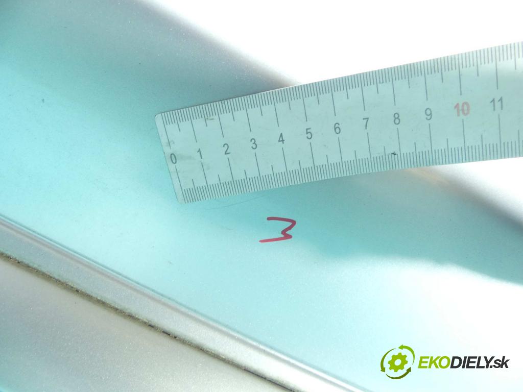 Audi A4 B5 1994-2001 1.6 101 hp manual 74 kW 1595 cm3 4- zadní kufrové dveře  (Zadní kapoty)