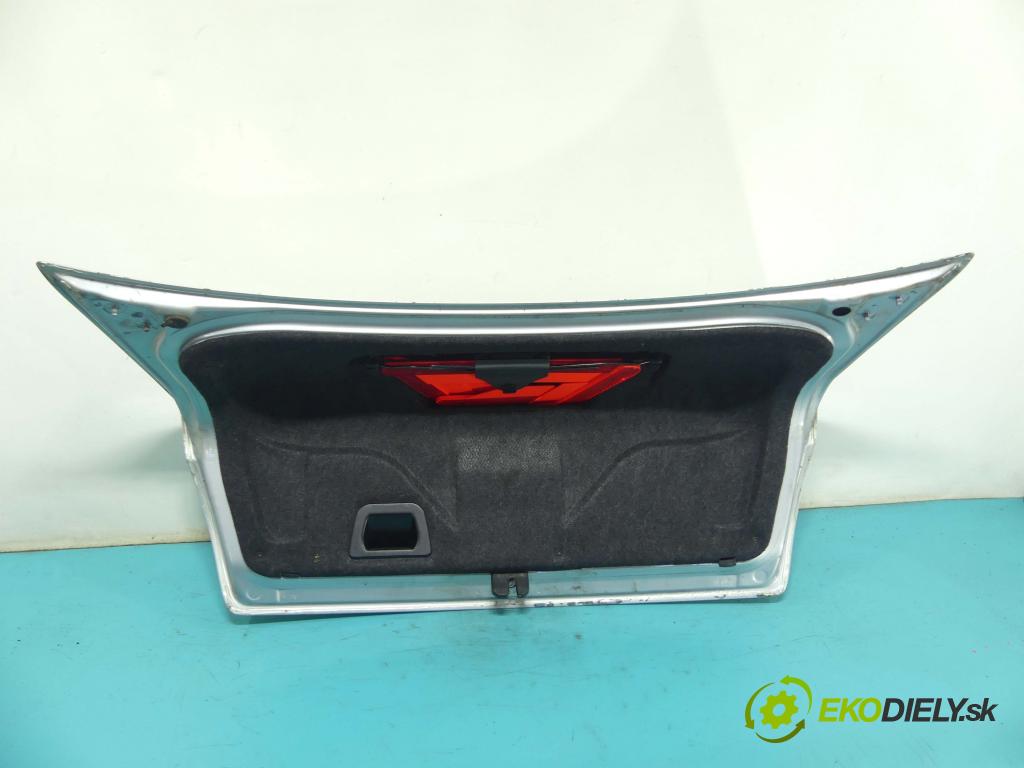 Audi A4 B5 1994-2001 1.6 101 hp manual 74 kW 1595 cm3 4- zadní kufrové dveře  (Zadní kapoty)