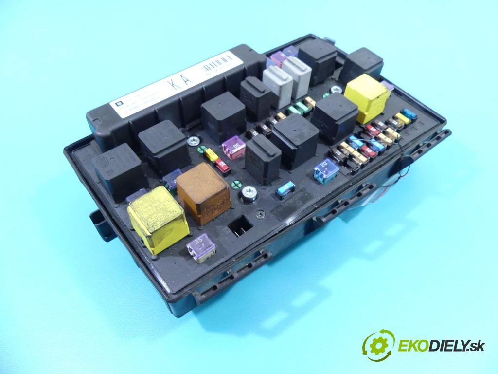 Opel Zafira B 2005-2014 1.9 cdti 120 hp manual 88 kW 1910 cm3 5- skříňka pojistková 13250232 (Pojistkové skříňky)