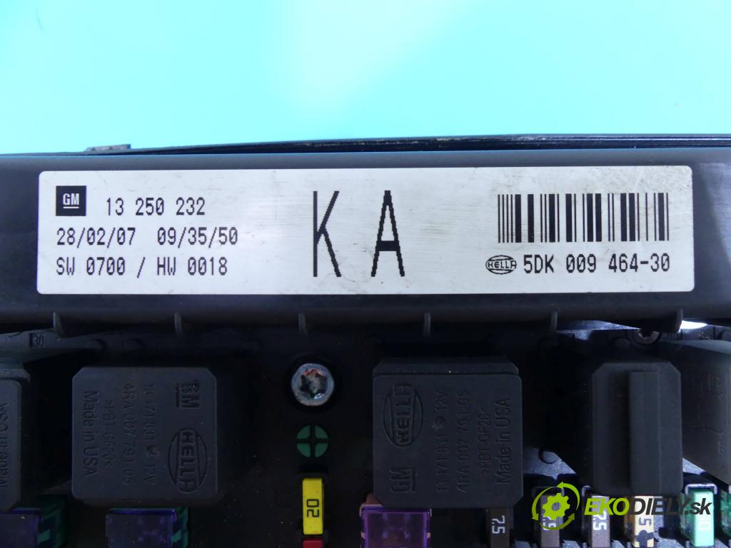 Opel Zafira B 2005-2014 1.9 cdti 120 hp manual 88 kW 1910 cm3 5- skříňka pojistková 13250232 (Pojistkové skříňky)