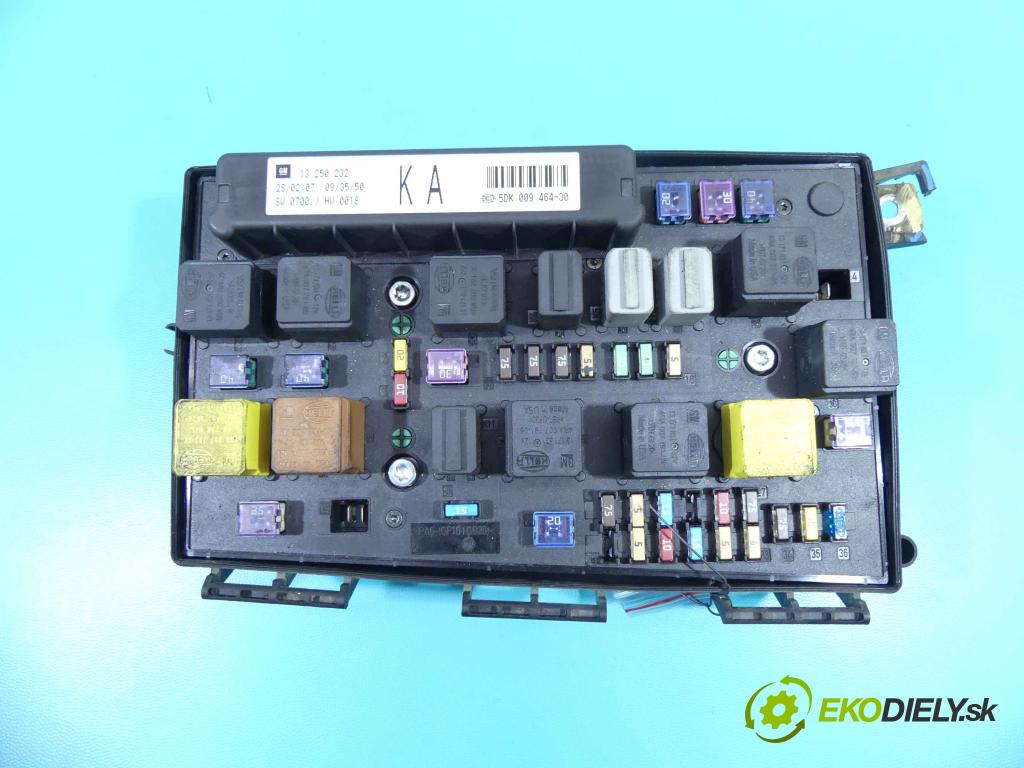 Opel Zafira B 2005-2014 1.9 cdti 120 hp manual 88 kW 1910 cm3 5- skříňka pojistková 13250232 (Pojistkové skříňky)