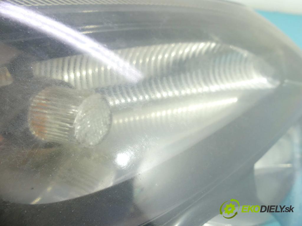 Opel Vectra C 2002-2008 2.2 16V 147 HP manual 108 kW 2198 cm3 5- Reflektor: pravý  (Pravé)