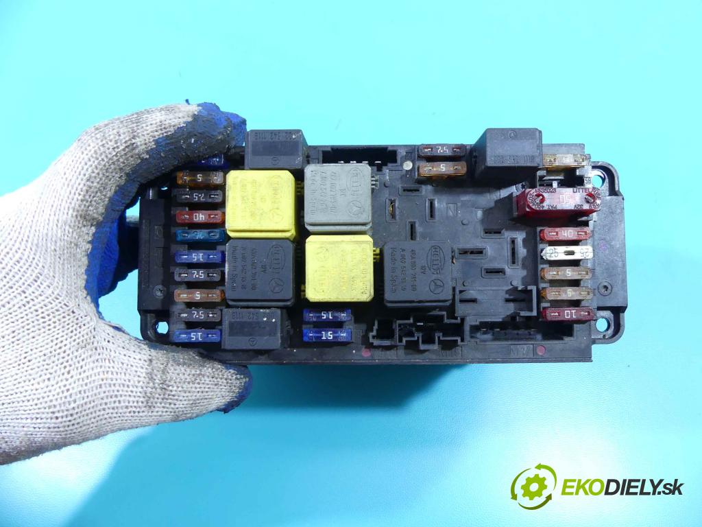 Mercedes C W203 2000-2007 1.8 kompressor (271946) 143 hp manual 105 kW 1796 cm3 4- skříňka pojistková 2035451701 (Pojistkové skříňky)