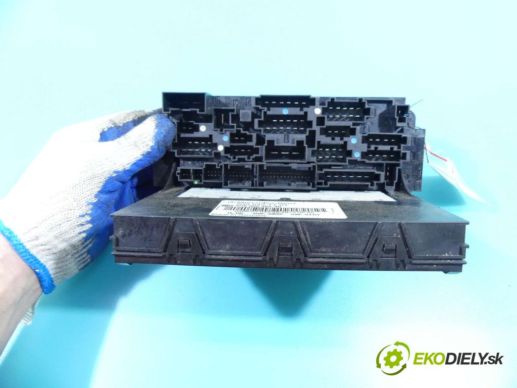 Mercedes C W203 2000-2007 1.8 kompressor (271946) 143 hp manual 105 kW 1796 cm3 4- skříňka pojistková 2035451701 (Pojistkové skříňky)