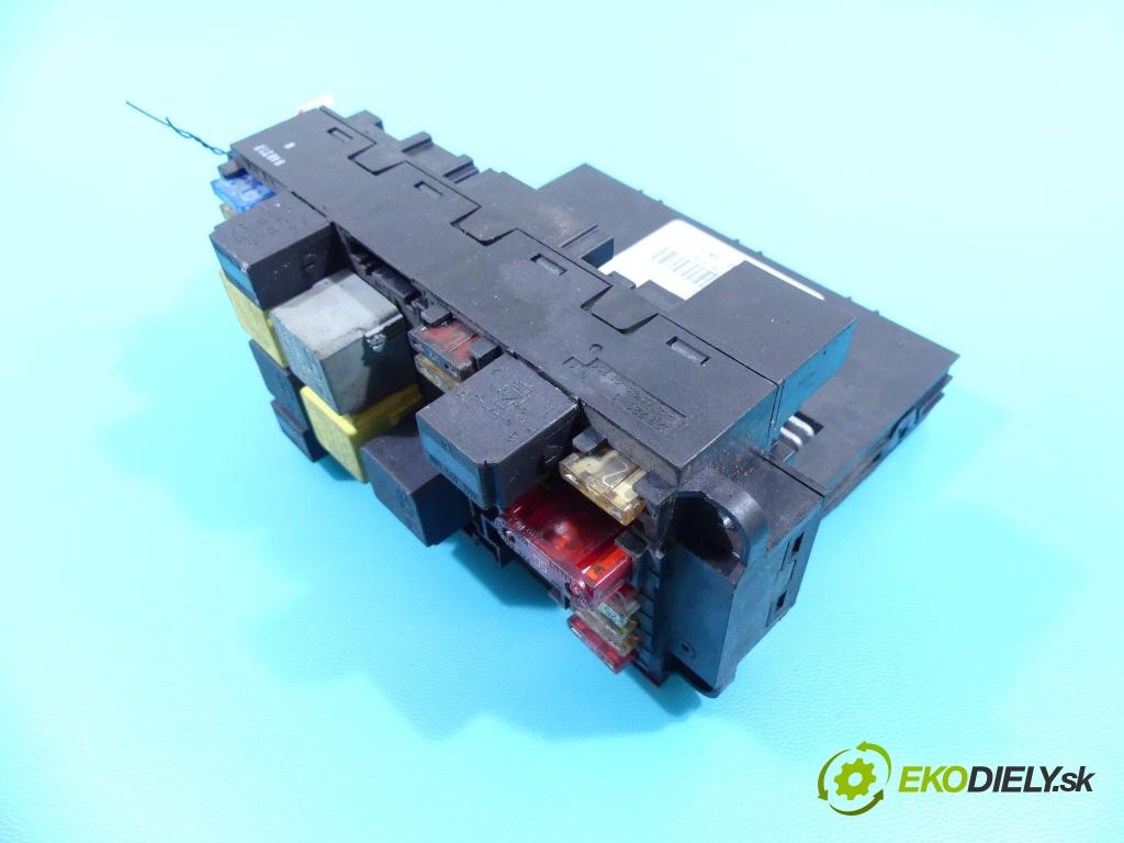 Mercedes C W203 2000-2007 1.8 kompressor (271946) 143 hp manual 105 kW 1796 cm3 4- skříňka pojistková 2035451701 (Pojistkové skříňky)