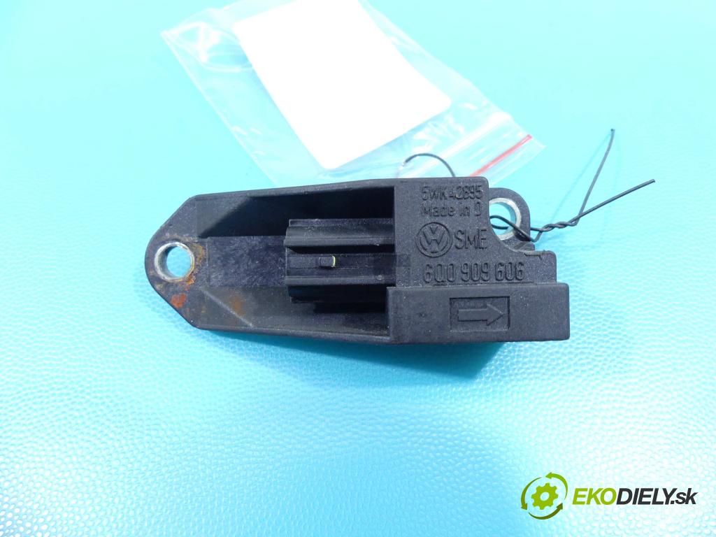 Vw Polo IV 9N 2001-2009 1.4 tdi 75 HP manual 55 kW 1422 cm3 5- snímač šokovat: 6Q0909606 (Snímače nárazu)