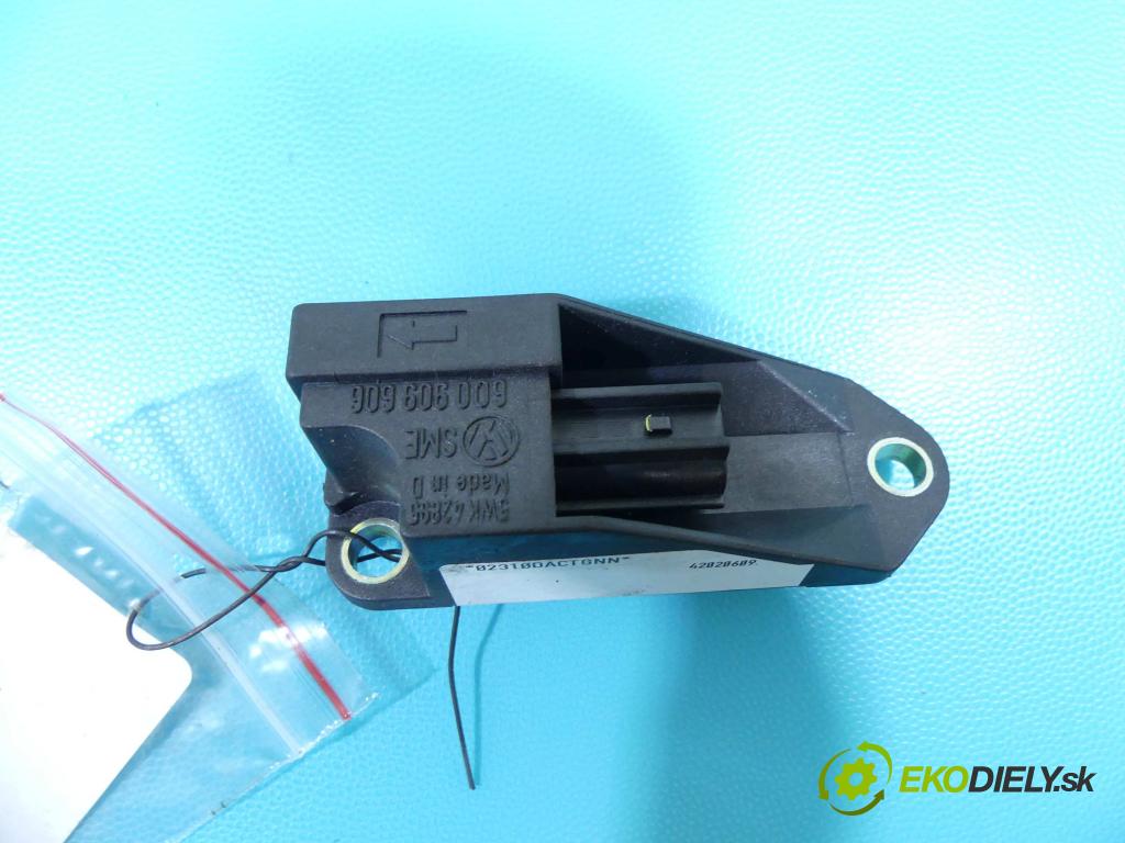 Vw Polo IV 9N 2001-2009 1.4 tdi 75 HP manual 55 kW 1422 cm3 5- snímač šokovat: 6Q0909606 (Snímače nárazu)