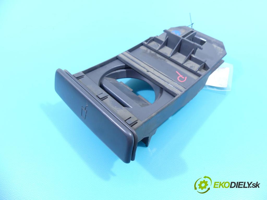 Peugeot Expert II 2006-2016 1.6 hdi 90 HP manual 66 kW 1560 cm3 5- Rukojeť: na nápoje:  (Úchyty, držiaky na nápoje)