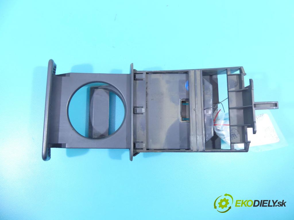 Peugeot Expert II 2006-2016 1.6 hdi 90 HP manual 66 kW 1560 cm3 5- Rukojeť: na nápoje:  (Úchyty, držiaky na nápoje)