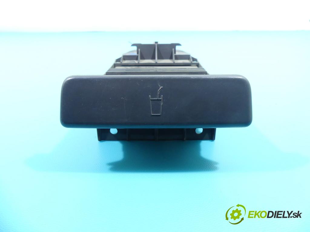 Peugeot Expert II 2006-2016 1.6 hdi 90 HP manual 66 kW 1560 cm3 5- Rukojeť: na nápoje:  (Úchyty, držiaky na nápoje)