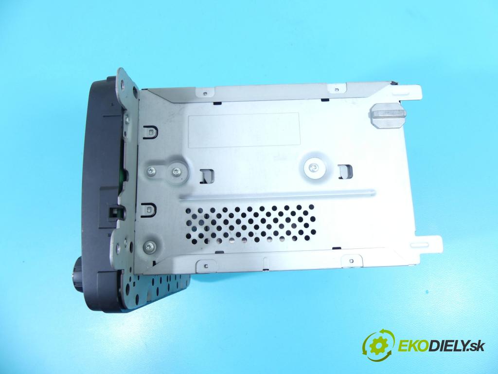 Skoda Roomster 1.4 16V 86 HP manual 63 kW 1390 cm3 5- Radio originál 5J0035161G