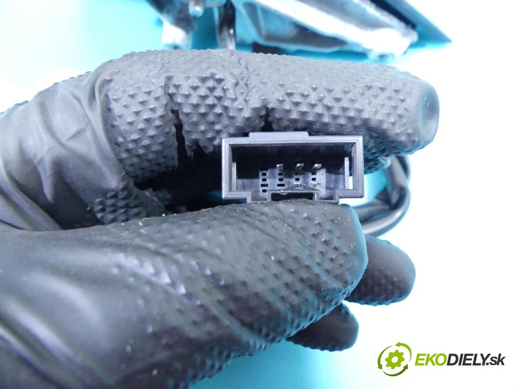 Skoda Roomster 1.4 16V 86 HP manual 63 kW 1390 cm3 5- zrkadlo ľavé  (Ostatné)