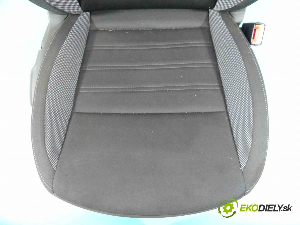 Skoda Octavia III 2013- 1.5 TSI 150 HP manual 110 kW 1498 cm3 5- Sedačka pravý  (Sedačky, sedadlá)